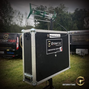 ETERNYTIME Rack de TV exterior con televisor LED de 32"